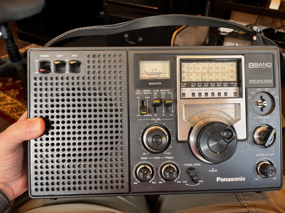 Image of a Panasonic RF-2200 Mutli-band radio from the '70s.