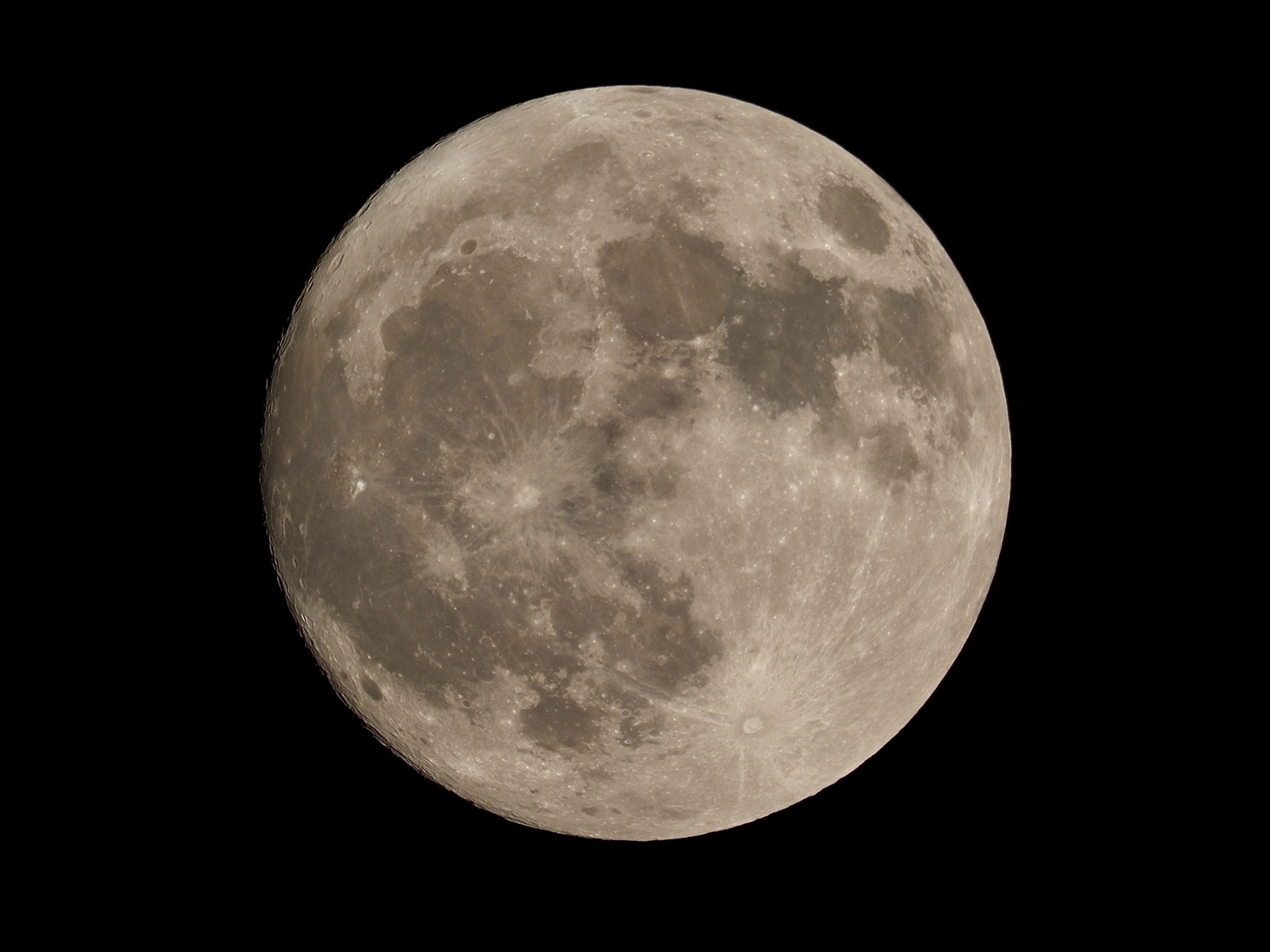 Waxing gibbous moon, 99.2% illuminated