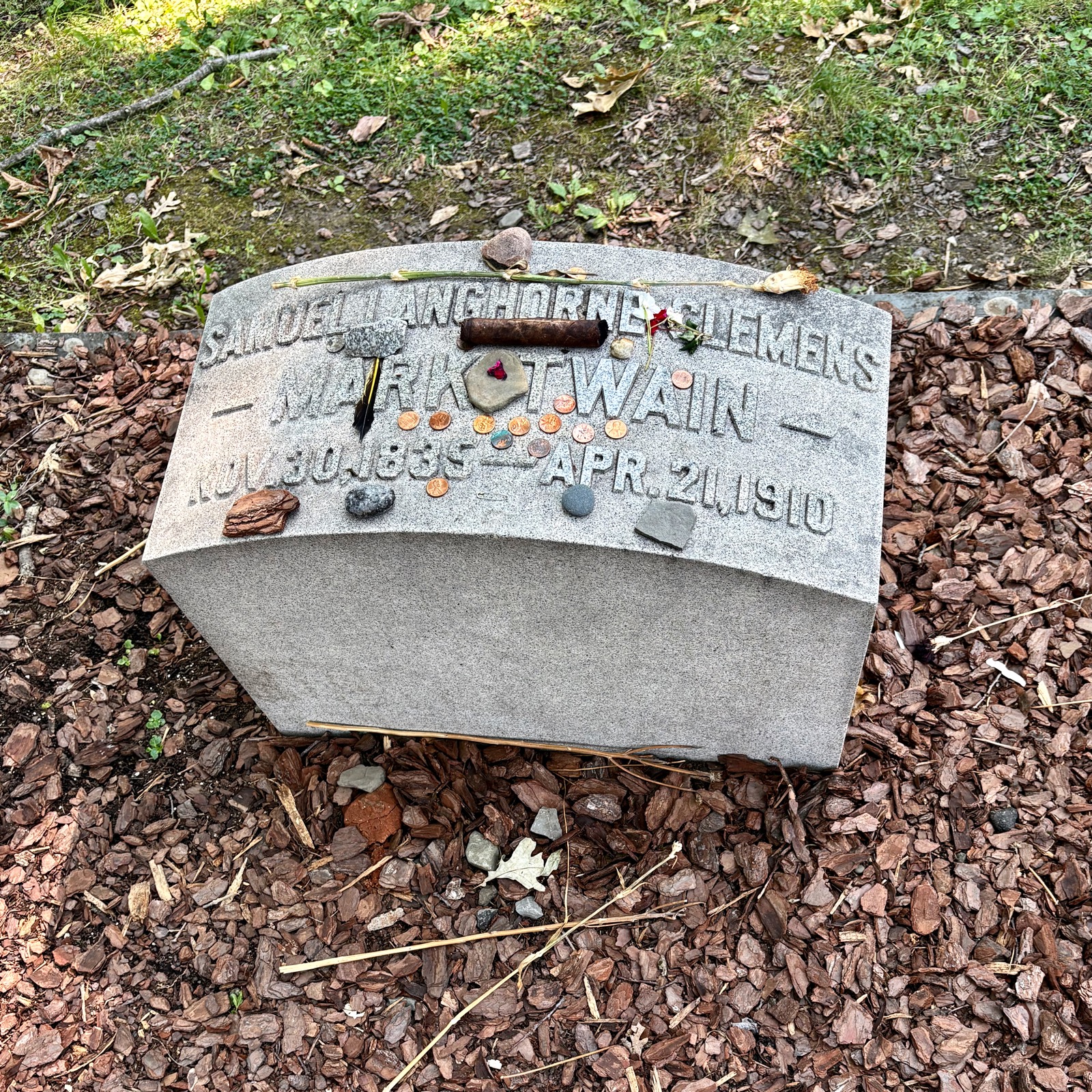 Photo of the headstone of Samuel Clemens (Mark Twain) in Wood Lawn Cemetery, Elmira New York