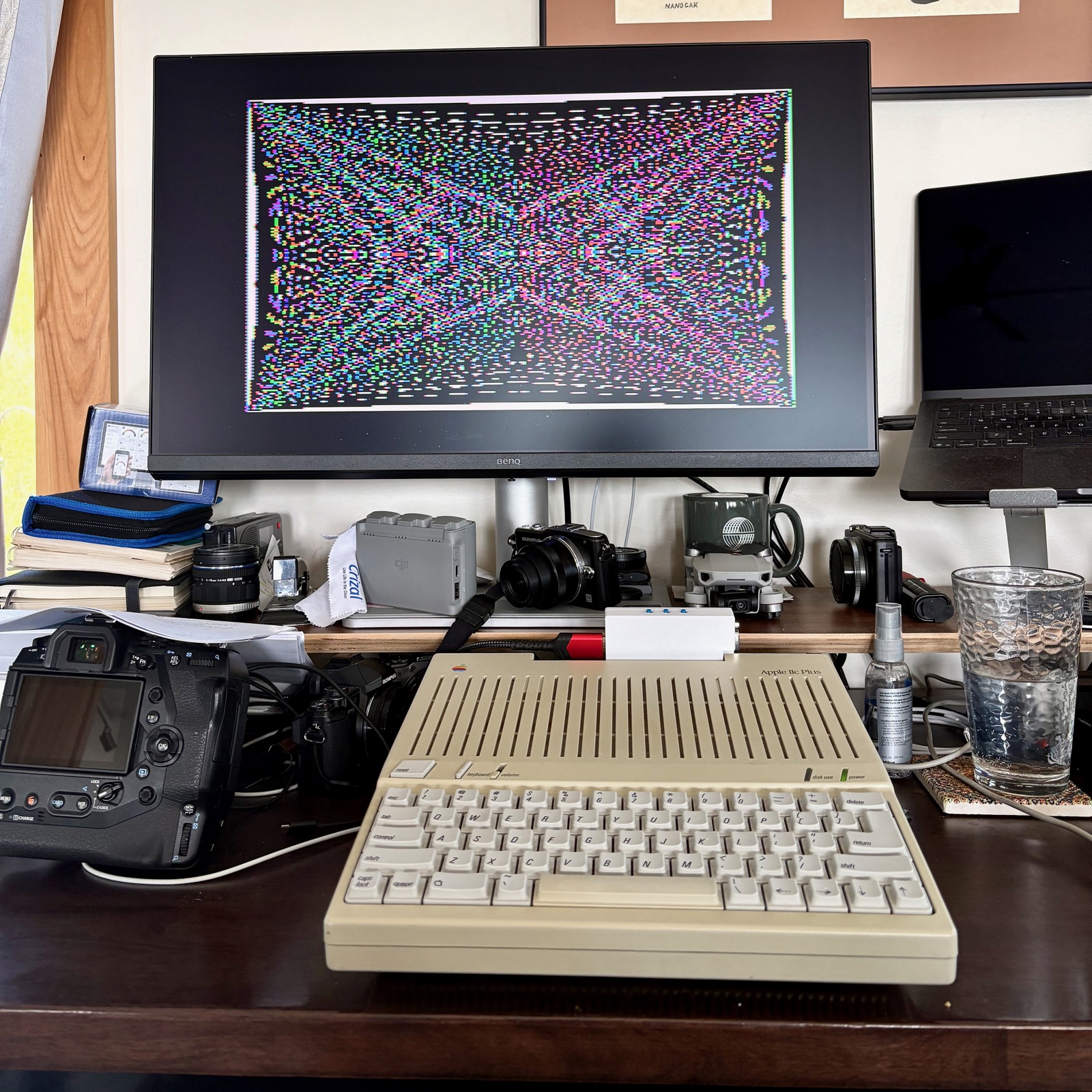 Abstract graphical image exhibity 2-way symmetry in Apple II high resolution graphics