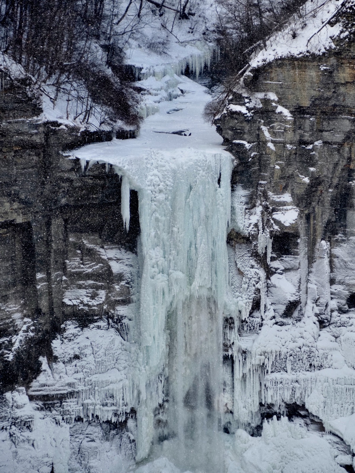 Brief snow at Taughannock Falls overlook 2-9-26