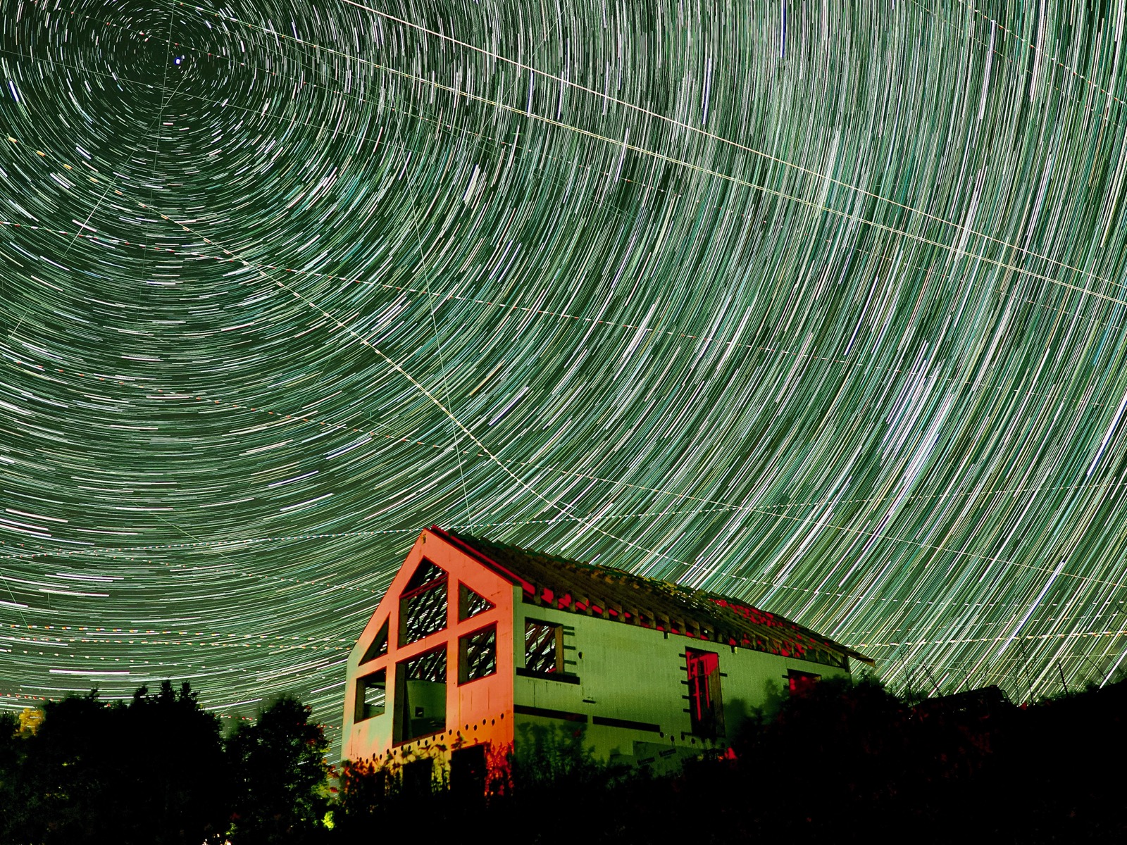 LIve composite (long exposure) image of star trails.